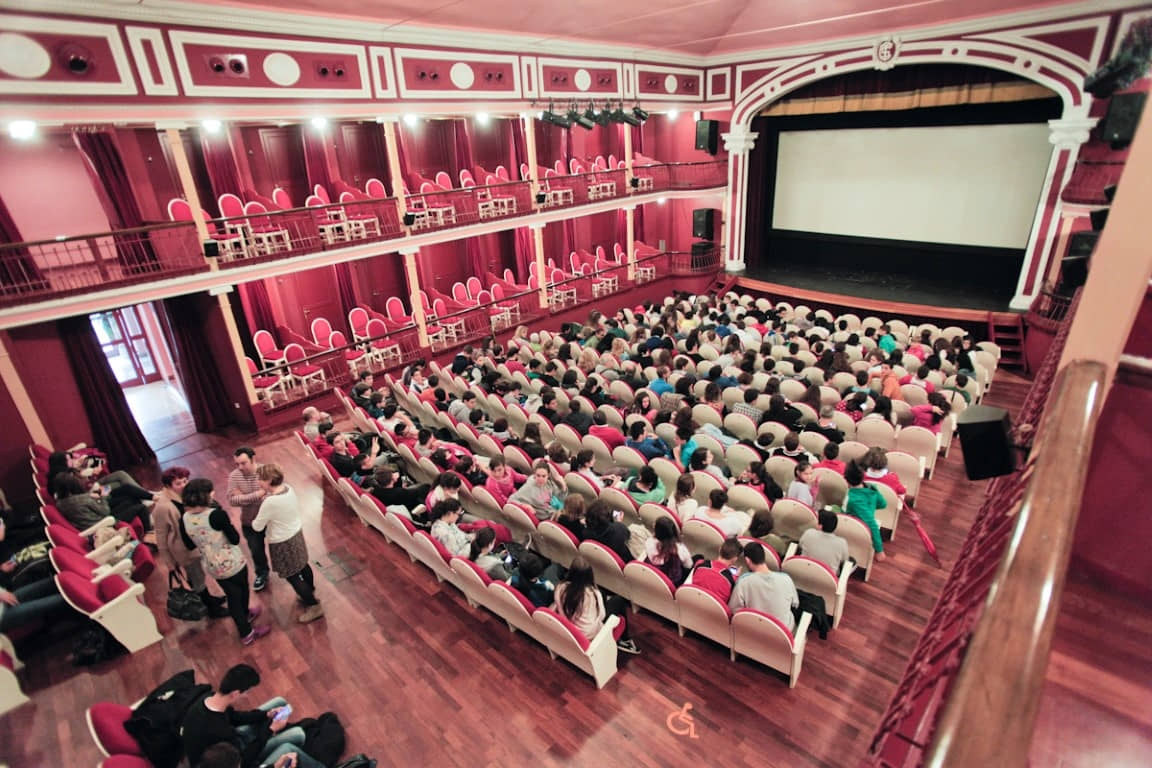 Teatro Salón Cervantes durante la proyección de Idiomas en Corto (Inglés)