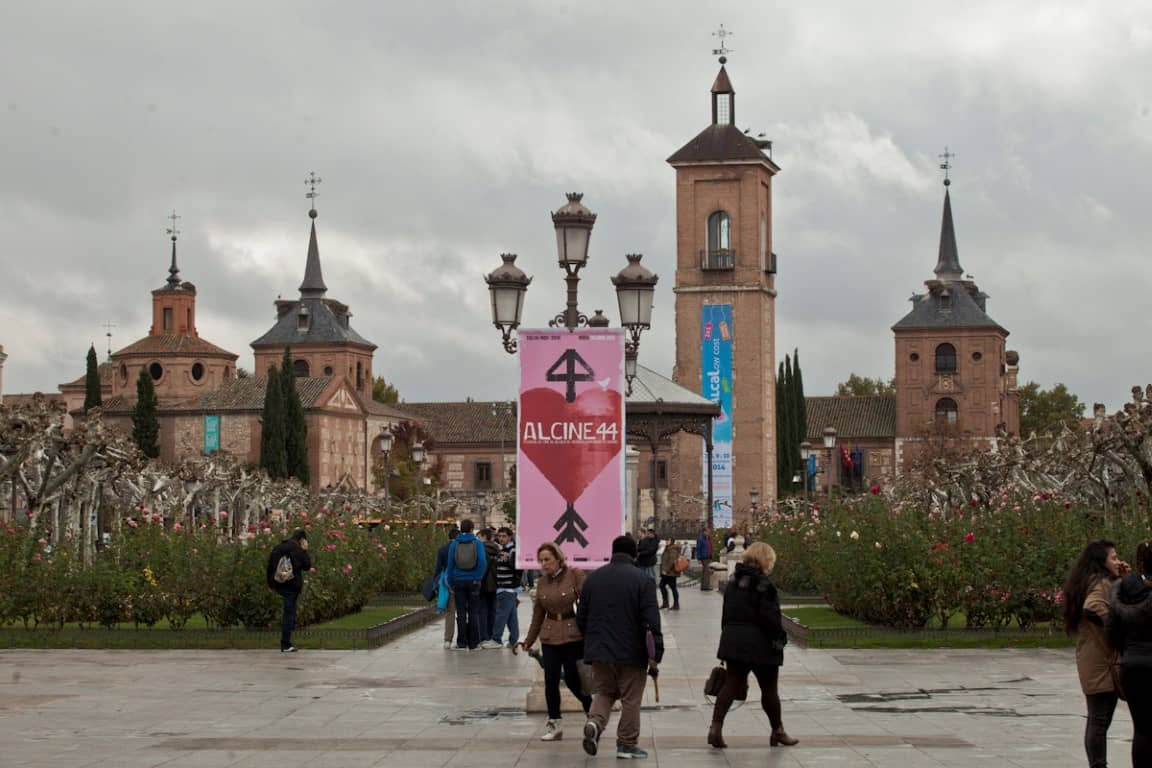 Plaza Cervantes con publicidad de #ALCINE44
