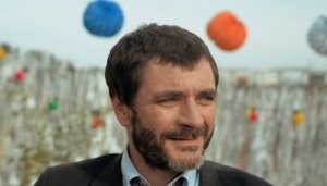 NO ESTAMOS AQUI PARA QUE NOS TOQUEN LOS HUEVOS