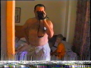 МЕЖДУ КАДРАМИ