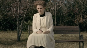 LA RAGAZZA SULLA PANCHINA