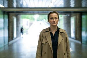 KOBIETA BUDZI SIĘ RANO