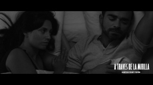 A TRAVÉS DE LA MIRILLA