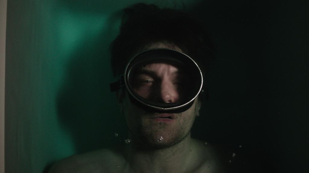 DAS LEISE RAUSCHEN ZWISCHEN DEN DINGEN