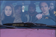 LES UNS CONTRE LES AUTRES