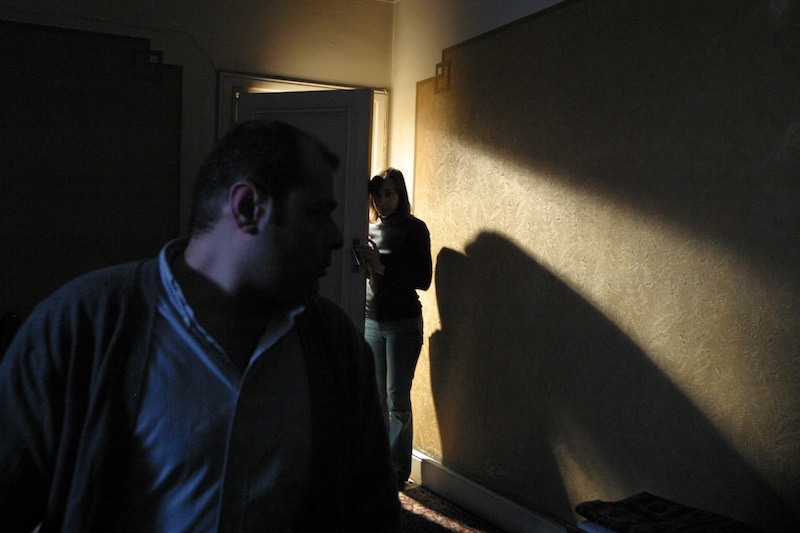 TANHA SEDAST KE MIMANAD 