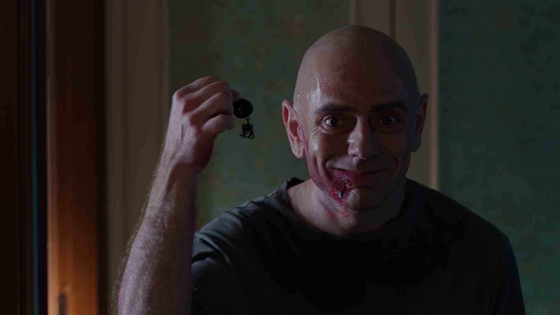 UN UCCELLO MOLTO SERIO