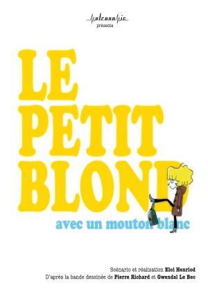 LE PETIT BLOND AVEC UN MOUTON BLANC