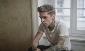 ESSAIE DE MOURIR JEUNE