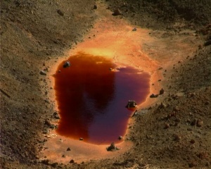 STAUBPFADE. EINE TOPOGRAPHIE AUS SCHERBEN.