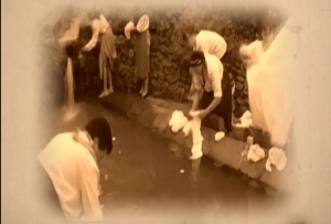 A LA LUZ DE UN CANDIL