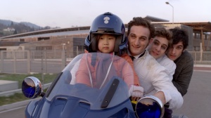 HSU JI DERRIÈRE L'ÉCRAN