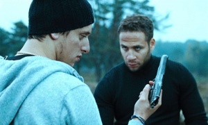 ZWEI WURZELN VIEL MOOS