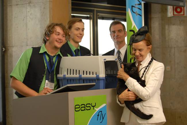 ARMER SCHWARZER KATER