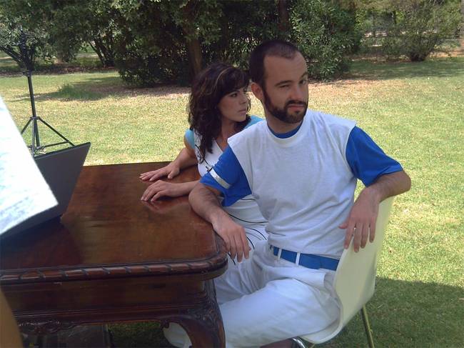 UN EMBRIÓN BIEN EDUCADO SIEMPRE CEDE SU ASIENTO EN EL AUTOBÚS