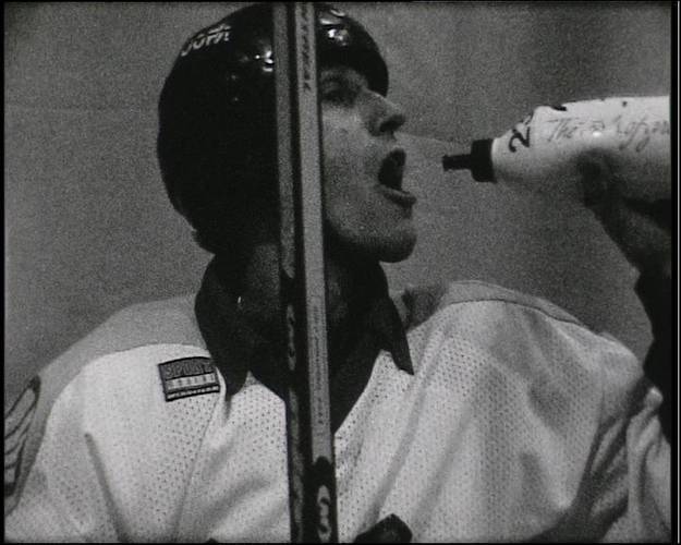 KIINNIPITÄMINEN - IKÄMIESKIEKKOILIJAT PUHUVAT RAKKAUDESTA