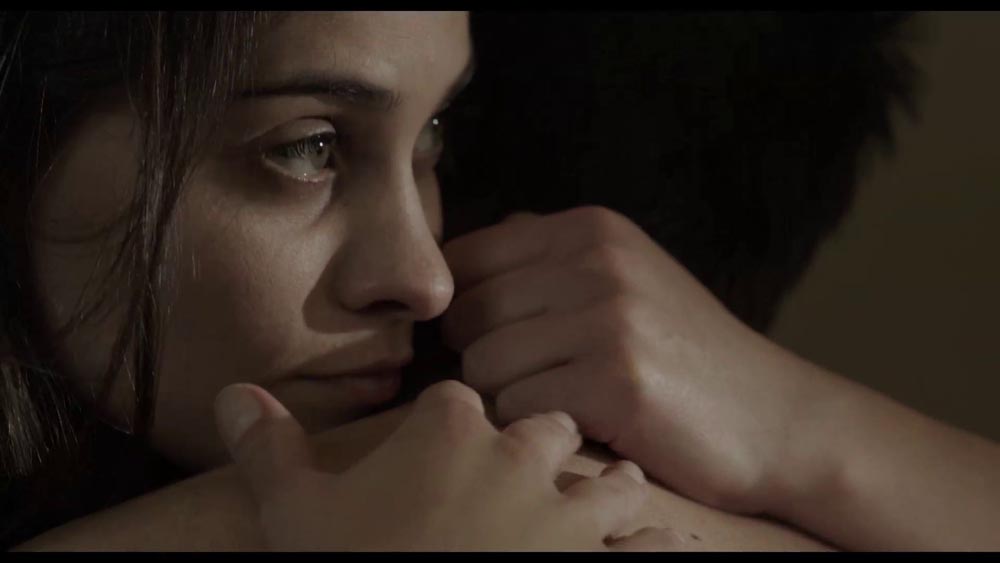 I'M A WALKING CONTRADICTION